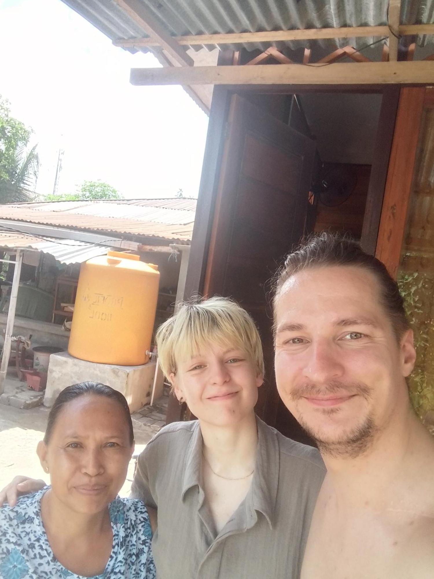 Naca Homestay Manado Exterior photo